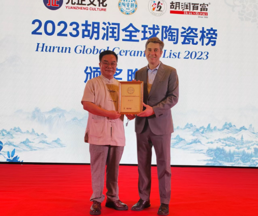 恭喜！陆景平大师荣获《胡润全球陶瓷榜》2023极具影响力的陶瓷艺术大师(图1)