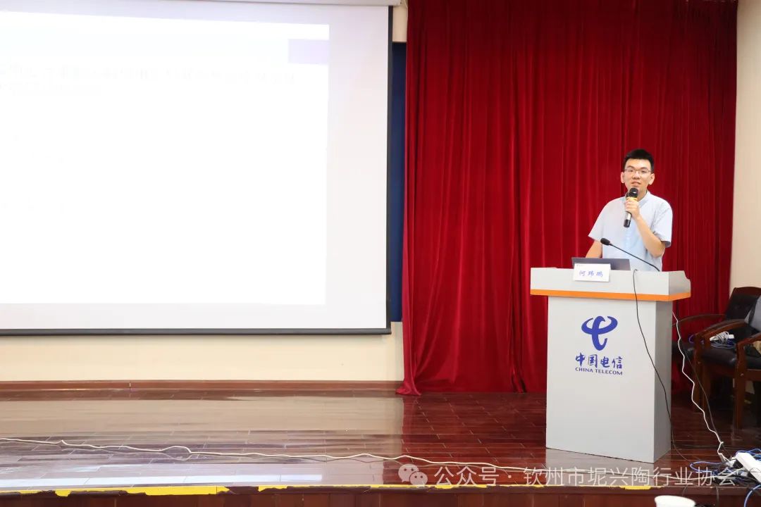 钦州坭兴陶文化宣传及陶艺体验公益活动在中国电信钦州分公司举行(图6) 钦州坭兴陶文化宣传及陶艺体验公益活动在中国电信钦州分公司举行(图6)