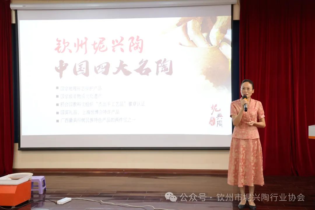 钦州坭兴陶文化宣传及陶艺体验公益活动在中国电信钦州分公司举行(图5) 钦州坭兴陶文化宣传及陶艺体验公益活动在中国电信钦州分公司举行(图5)