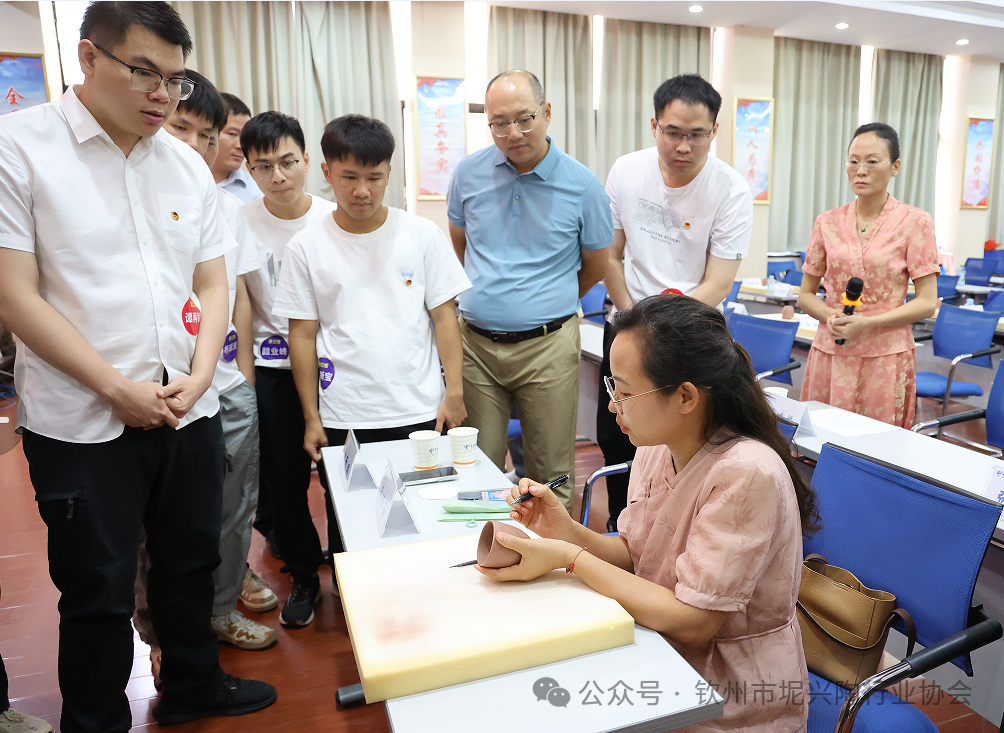 钦州坭兴陶文化宣传及陶艺体验公益活动在中国电信钦州分公司举行(图10) 钦州坭兴陶文化宣传及陶艺体验公益活动在中国电信钦州分公司举行(图10)