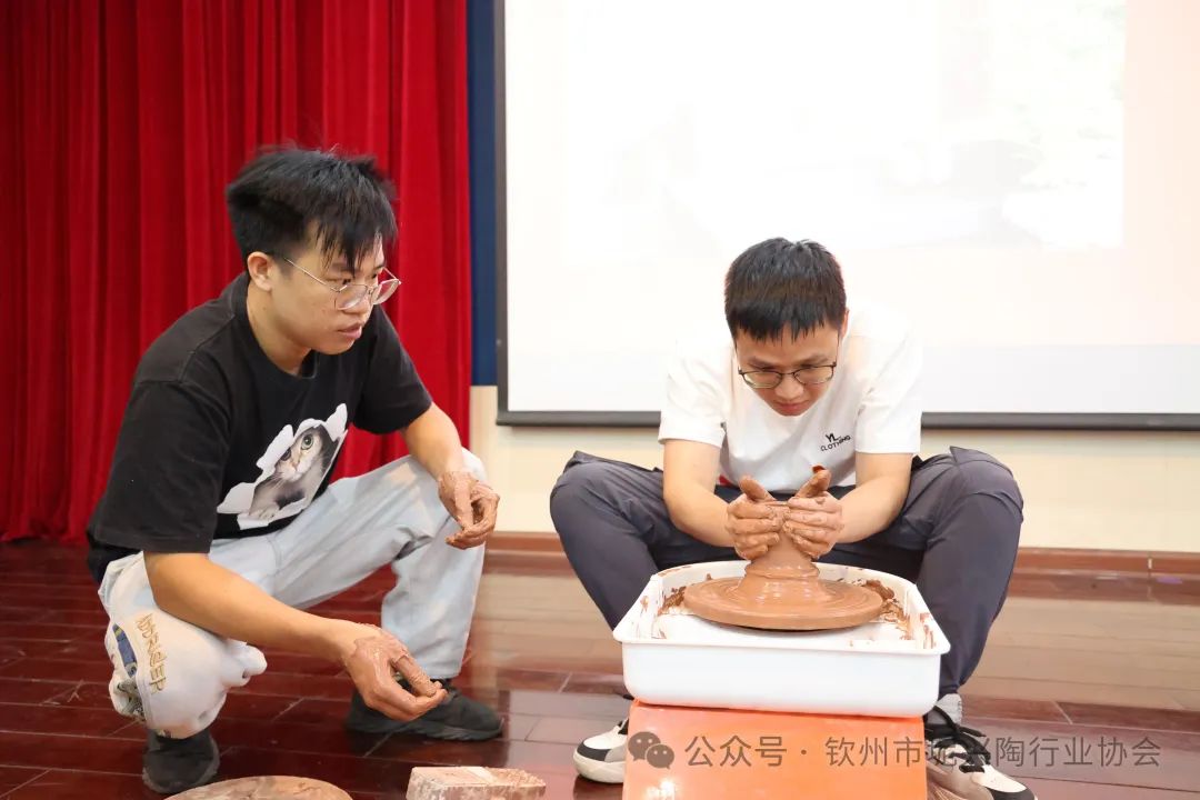 钦州坭兴陶文化宣传及陶艺体验公益活动在中国电信钦州分公司举行(图12)