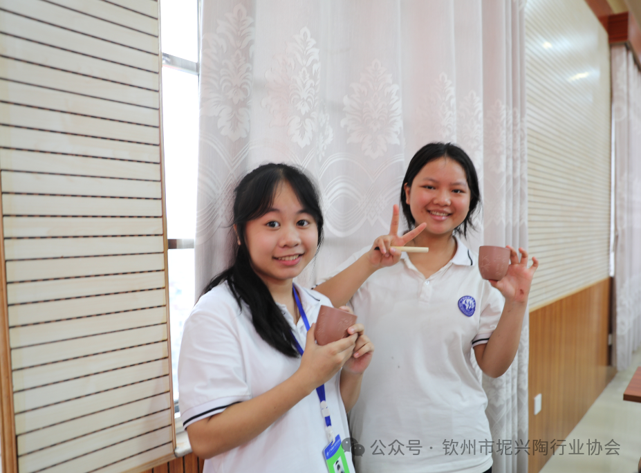钦州坭兴陶文化宣传及陶艺体验公益活动在钦州商贸学校举行(图9)