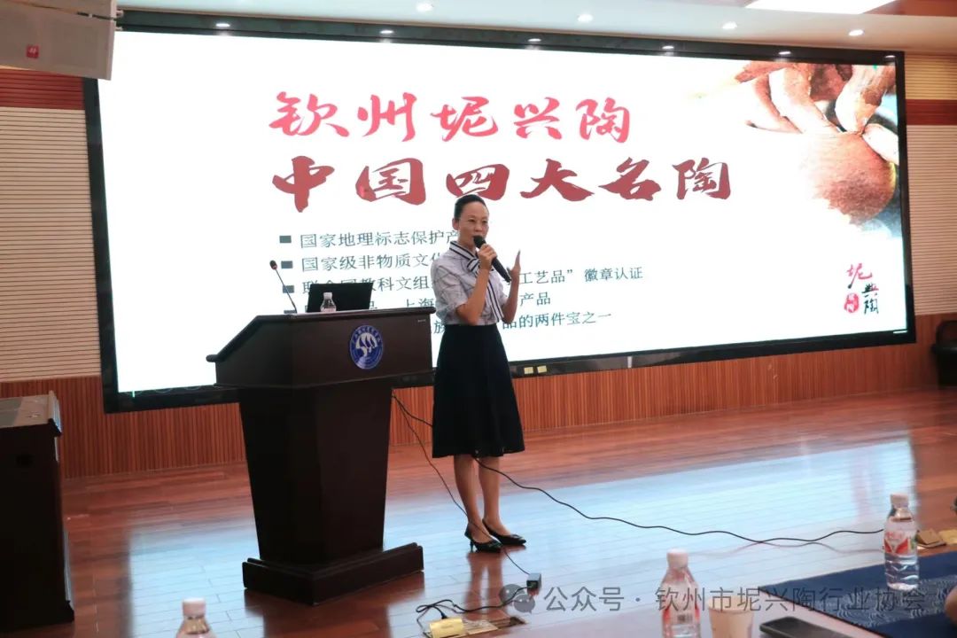 钦州坭兴陶文化宣传及陶艺体验公益活动在钦州商贸学校举行(图4)